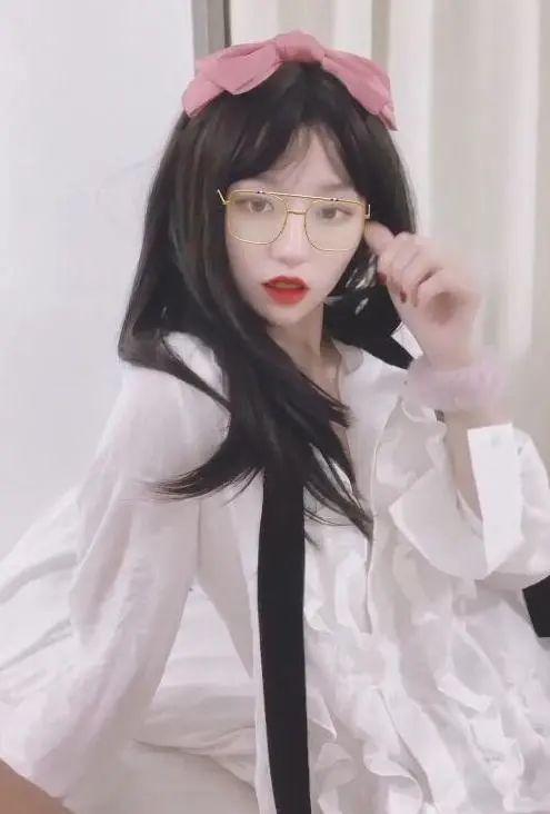 网红cos博主吃瓜图片,趣味横生瞬间曝光！